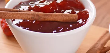 Jahodová marmeláda se skořicí